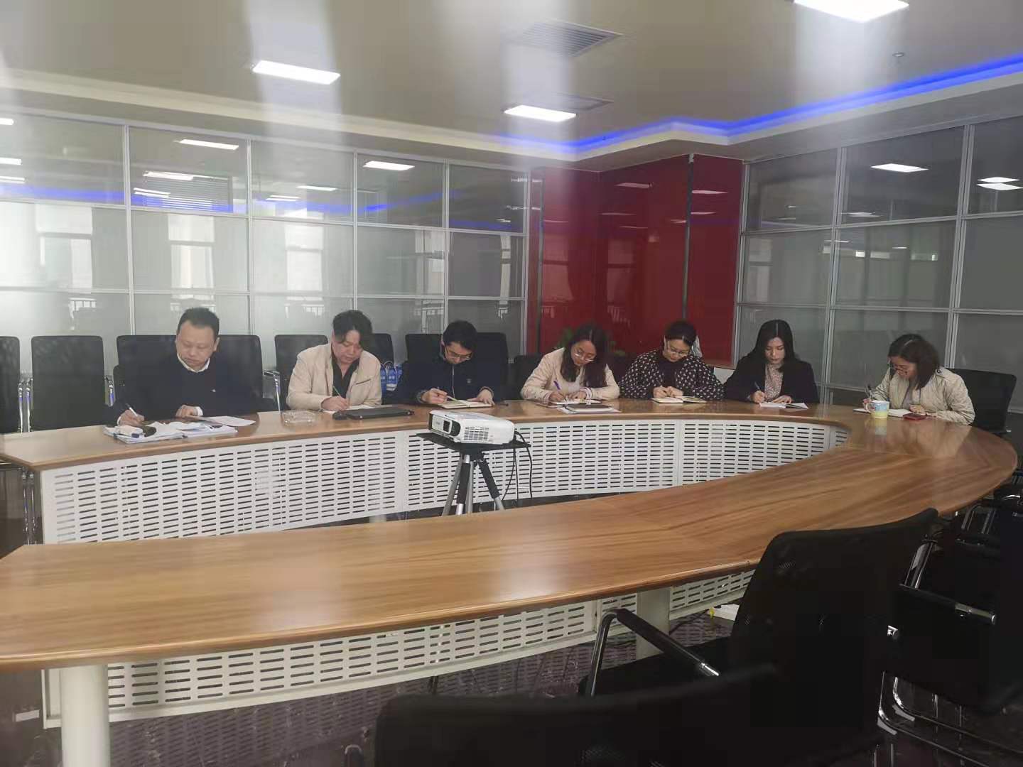 20190318通訊稿-研究院公司進(jìn)一步開(kāi)展違規(guī)收受禮金整治工作.jpg