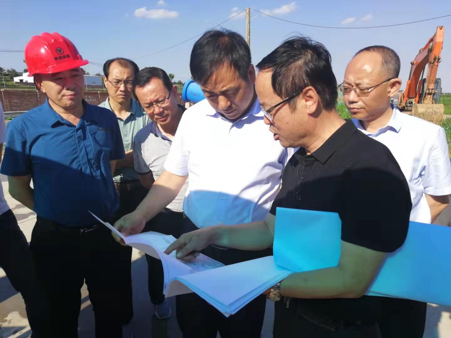 2019.7.4寶雞市委常委、副市長王寧崗到水環(huán)境公司寶雞蟠龍新區(qū)污水處理廠調研.jpg