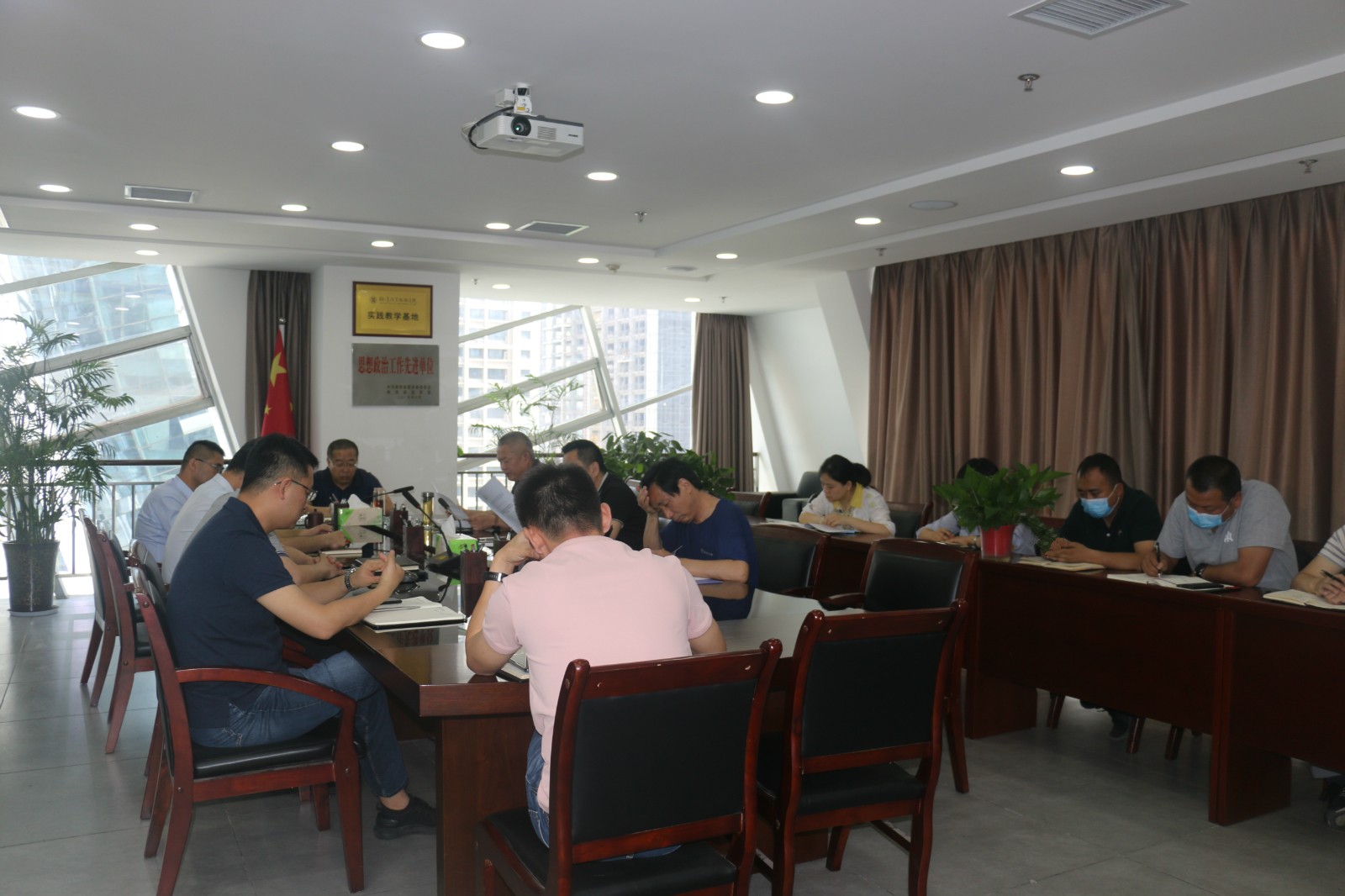 水環(huán)境公司召開落實(shí)省國資委黨委第三巡察組巡察反饋意見整改工作會議.jpg