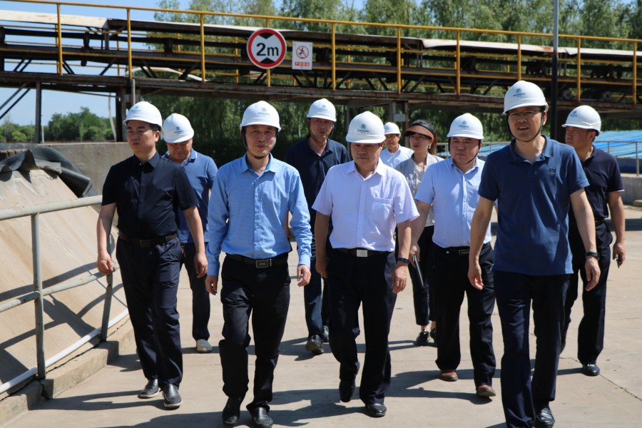 省生態(tài)環(huán)境廳督察局高巍一行到三秦環(huán)保公司下屬省危廢處置中心調研.jpg