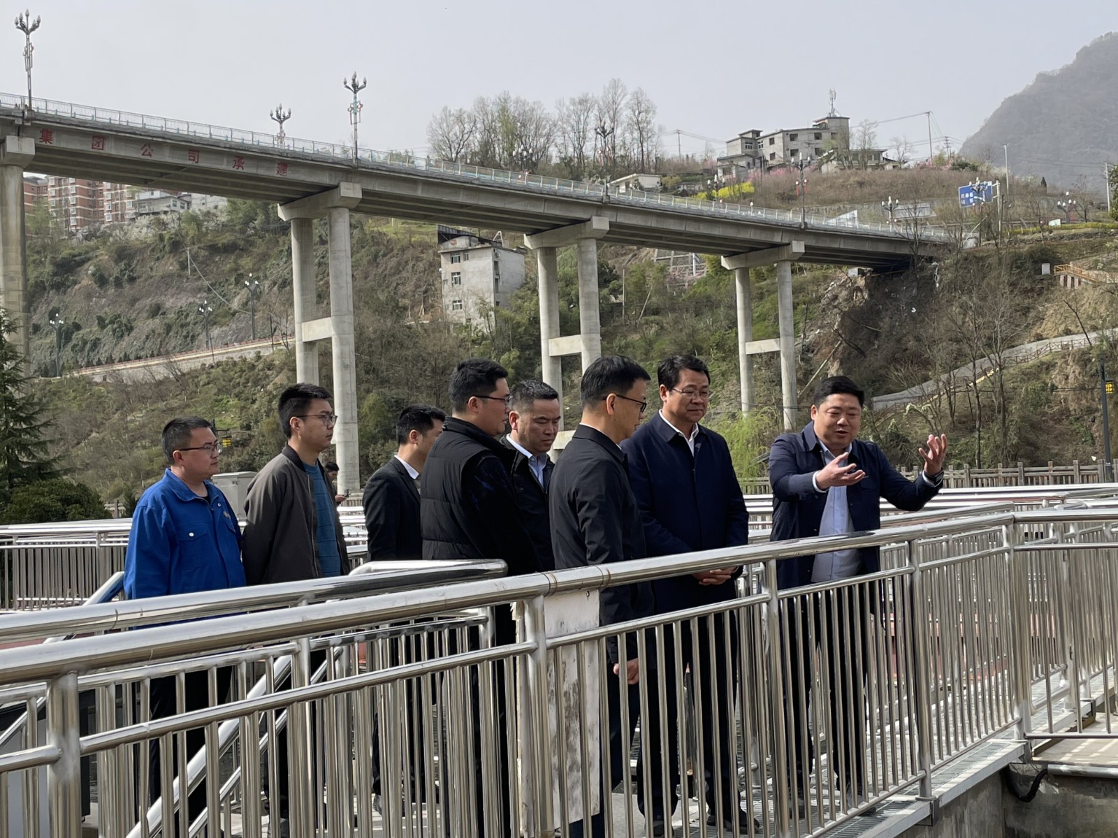安康市政協(xié)副主席、嵐皋縣委書記馬宏偉道水環(huán)境公司嵐皋縣污水處理廠調研-配圖.jpg